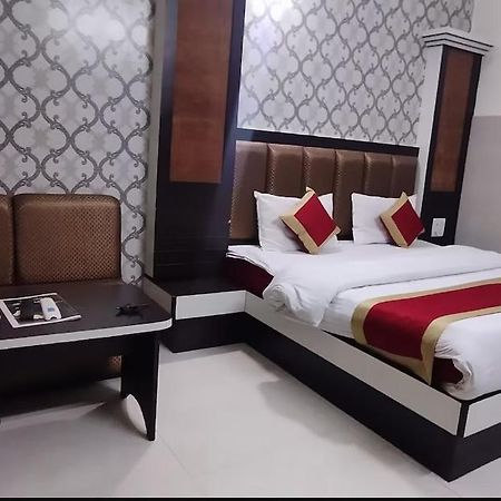 Trimrooms Trinity Katra ภายนอก รูปภาพ