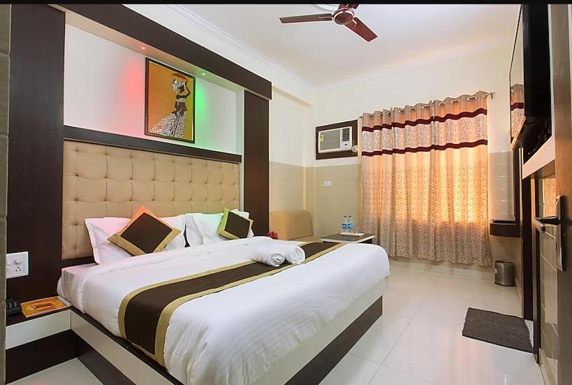 Trimrooms Trinity Katra ภายนอก รูปภาพ