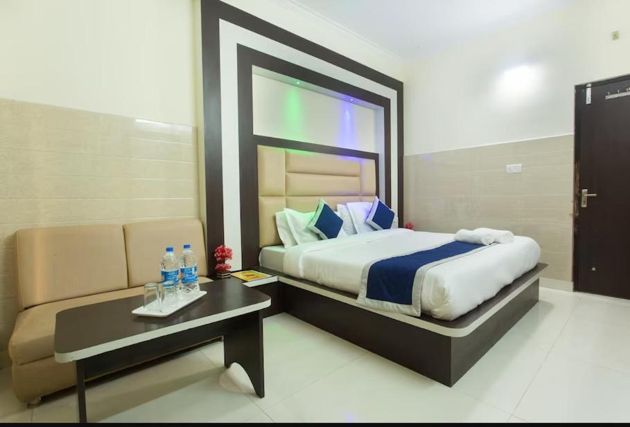 Trimrooms Trinity Katra ภายนอก รูปภาพ
