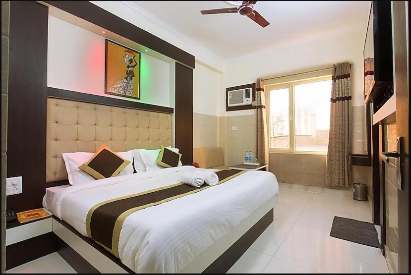 Trimrooms Trinity Katra ภายนอก รูปภาพ