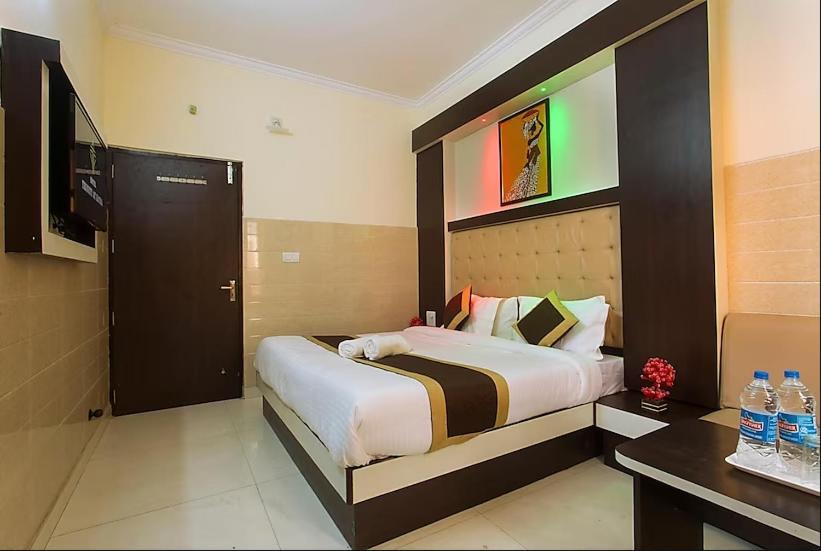 Trimrooms Trinity Katra ภายนอก รูปภาพ
